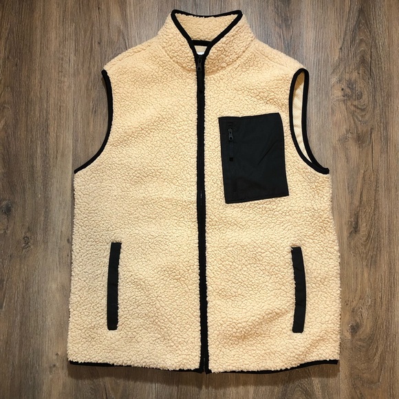 Old Navy Unisex Sherpa Zip Vest - Picture 6 of 17